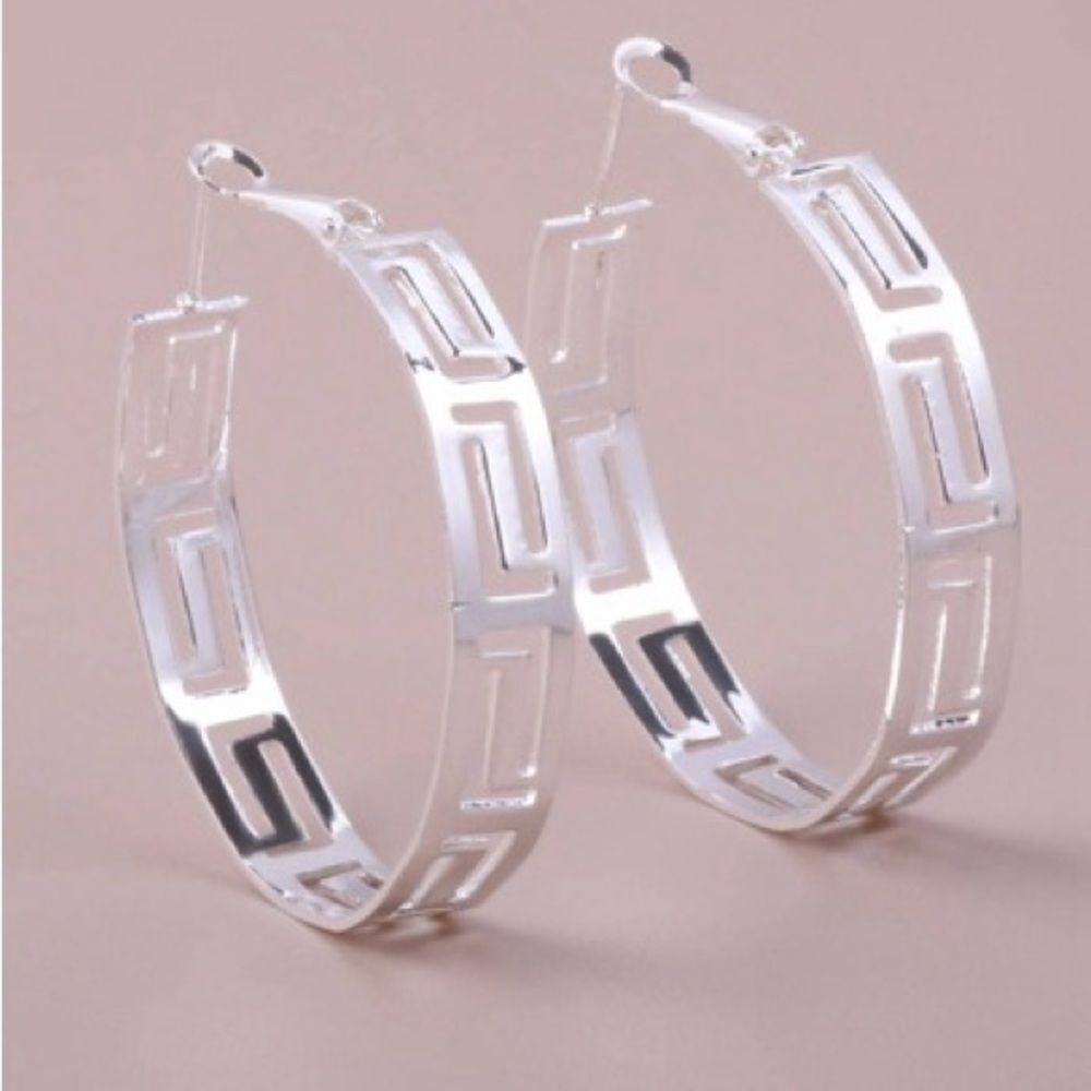 New NWOT Large Medusa Lightweight Silver Greek Key Hoop Earrings